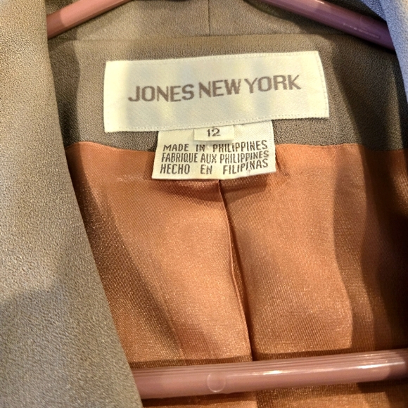 Jones New York Woman's Tan Double-Breasted Jacket/Blazer, Size 12 - Picture 10 of 11